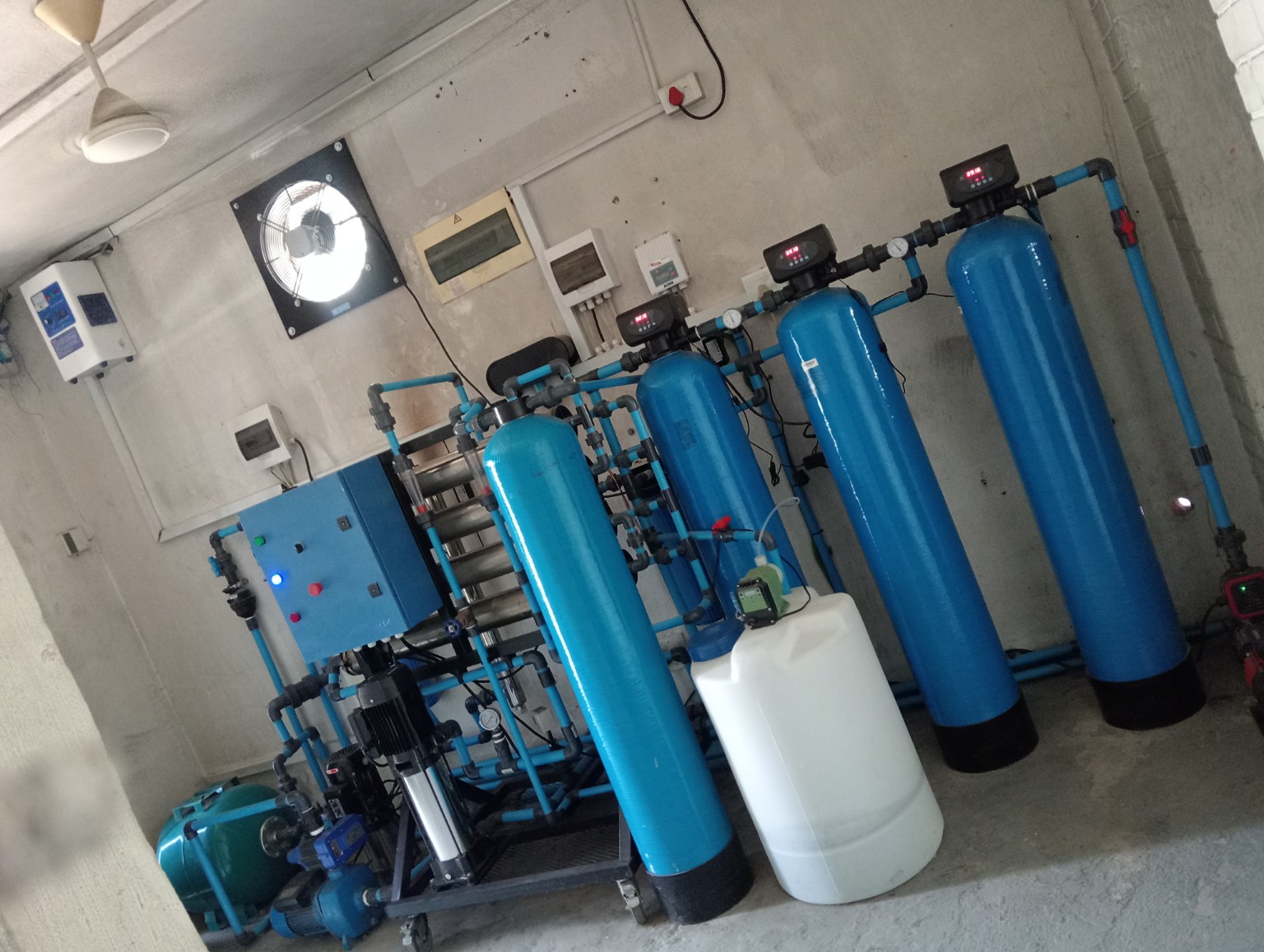 20,000 L/Day Smart Borehole Plant project photograph