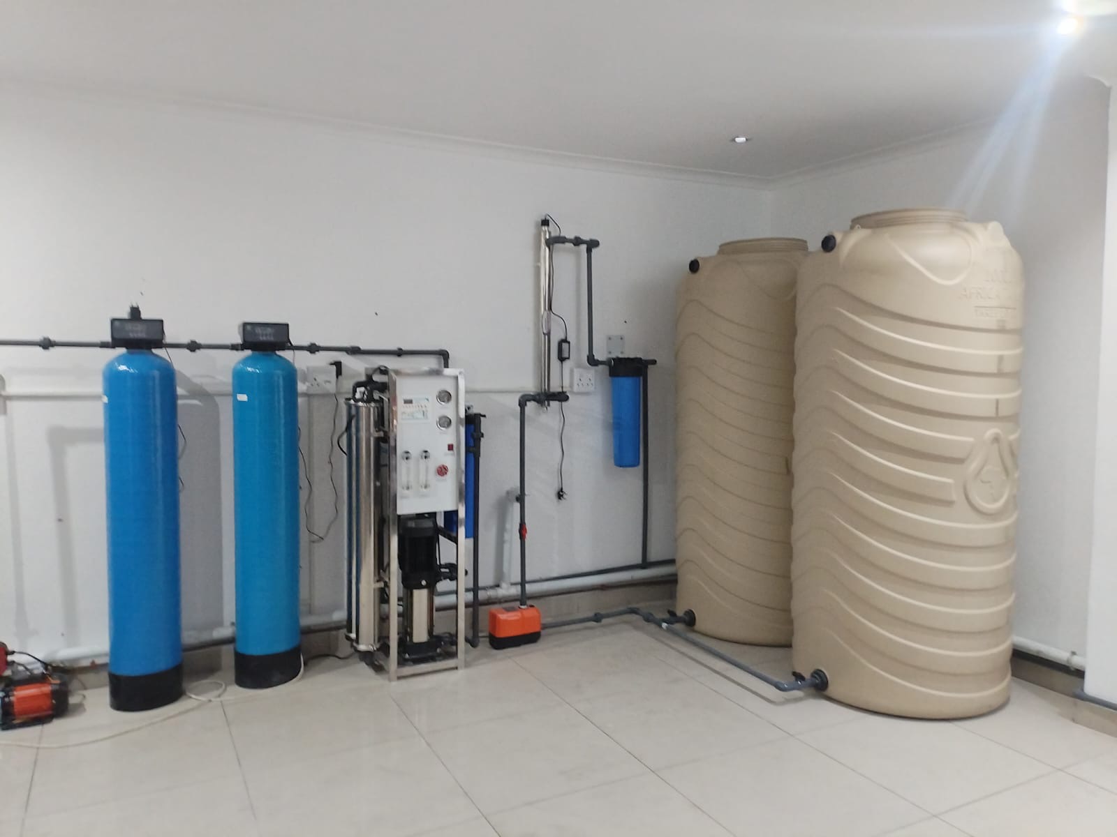 Indoor water treatment equipment with two cream storage tanks